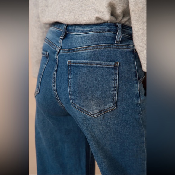 FROM PARIS FRANCE 🇫🇷 Women's Blue Wide-Leg Jeans With Buttons Details - Picture 5 of 5